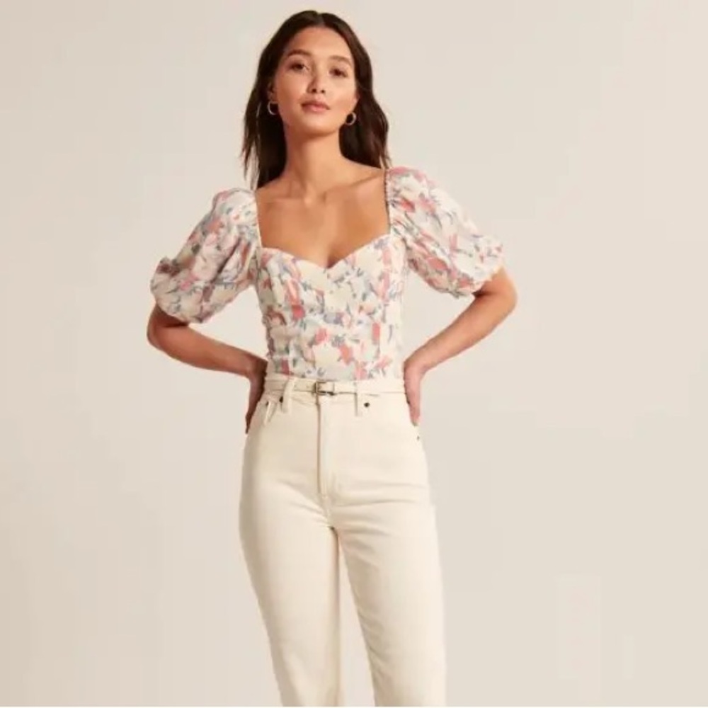 NWT Abercrombie Puff sleeve Corset top. Size small.
